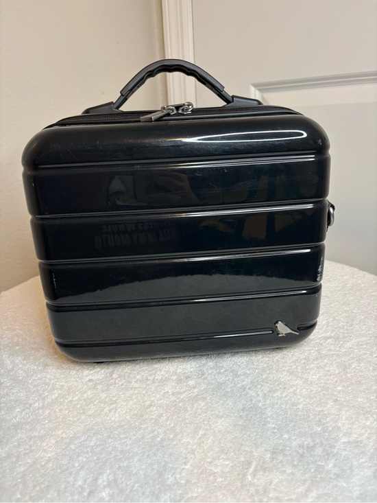Handbags - Black Hard-Shell Make-up Travel Case